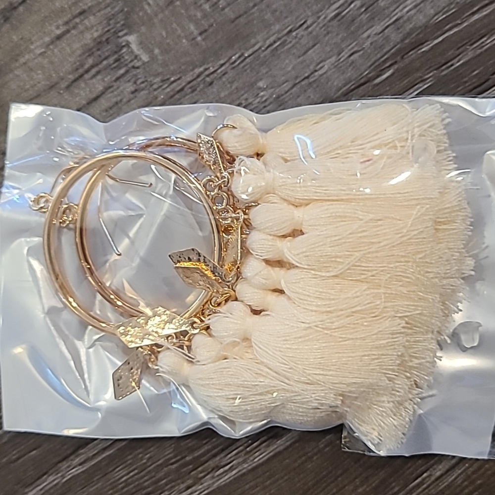 NWT Boho Chic Thread Earrings